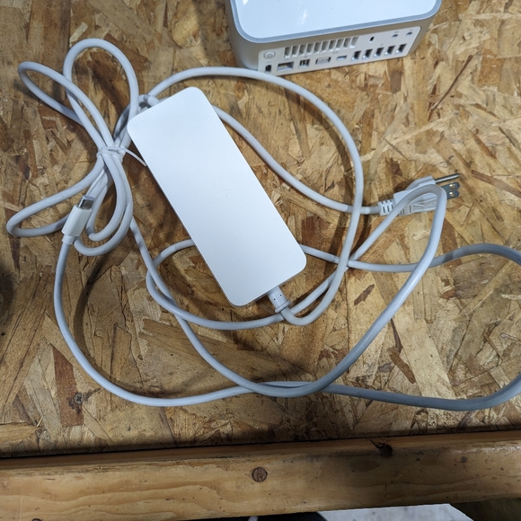 Apple Mini Mac 2008 version. 110 watt power cord included! - Picture 3 of 4